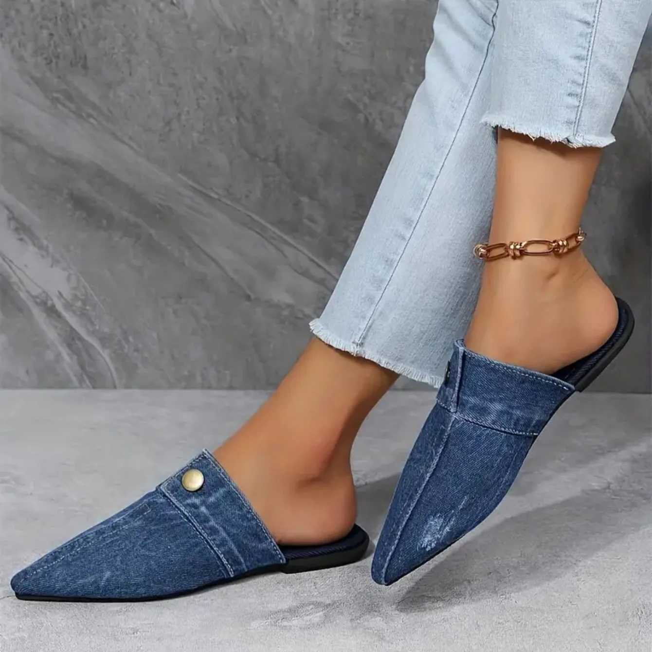 Élise | Spetsiga mules i denimlook